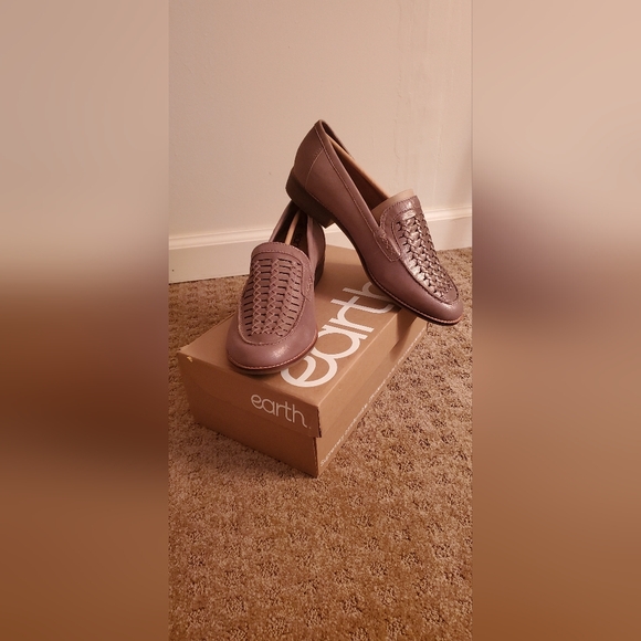 Earth Shoes - Earth Elona Women's Woven Loafers in Taupe